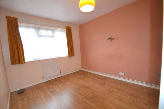  Image of 1 bedroom Apartment to rent in Stevens Close Epsom KT17 at Stevens Close  Epsom, KT17 4RG