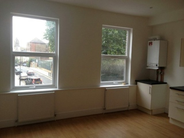  Image of 1 bedroom Terraced house to rent in Stoke Newington Road London N16 at STOKE NEWINGTON HIGH STREET STOKE NEWINGTON, N16 7XB