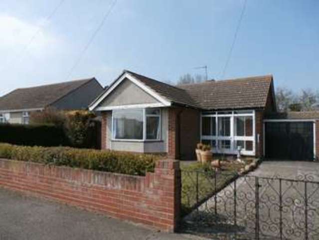  Image of 2 bedroom Detached house for sale in Dover Road Sandwich CT13 at Stone Cross Lees  Sandwich, CT13 0BY