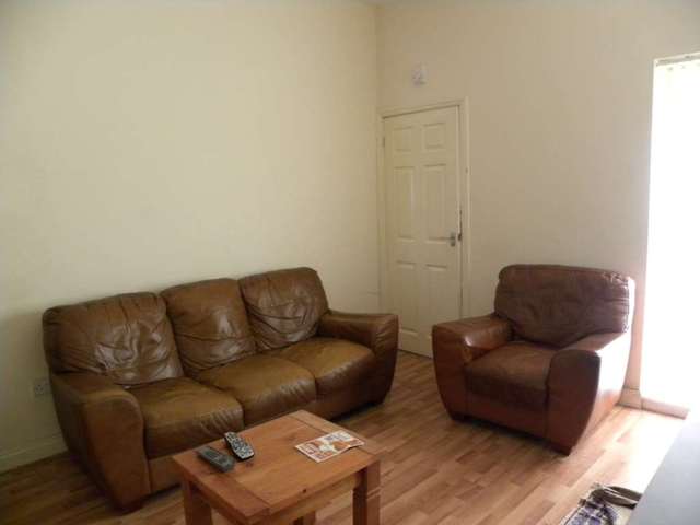  Image of 4 bedroom Detached house to rent in Strawberry Hill Salford M6 at Strawberry Hill  Salford, M6 6AH
