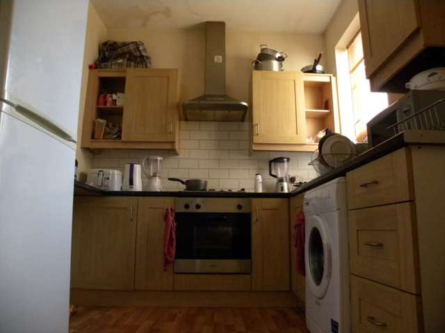  Image of 4 bedroom Detached house to rent in Strawberry Hill Salford M6 at Strawberry Hill  Salford, M6 6AH