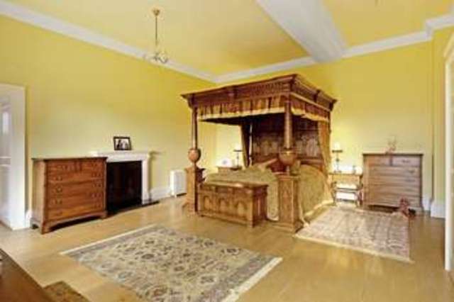 Image of 5 bedroom Semi-Detached house for sale in Chestnut Drive Stretton Hall Oadby Leicester LE2 at 12 Chestnut Drive Oadby Leicester, LE2 4QX