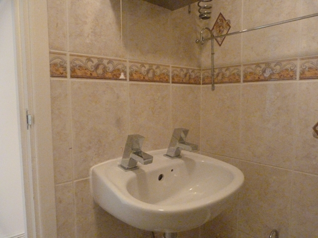  Image of 1 bedroom Ground Flat to rent in Brangwyn Crescent Colliers Wood London SW19 at Brangwyn Crescent  London, SW19 2UA