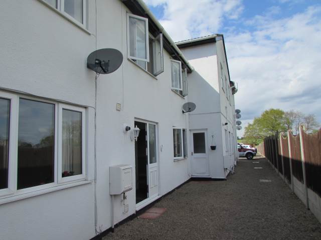  Image of 2 bedroom Cottage to rent in Stanklyn Lane Summerfield Kidderminster DY10 at Stanklyn Lane Summerfield Shenstone, DY10 4HP