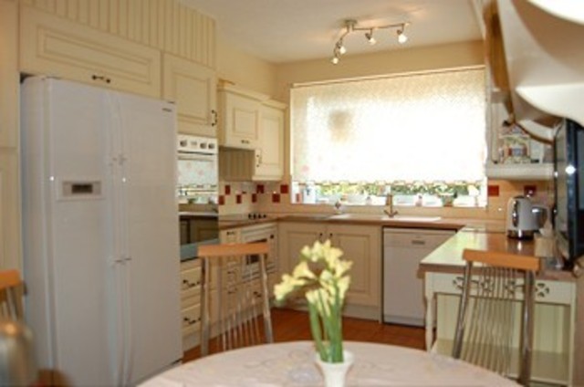  Image of 3 bedroom Ground Flat for sale in Sunningdale Lodge Stonegrove Canons Park Edgware HA8 at Sunningdale Lodge Stonegrove Edgware, HA8 7SY
