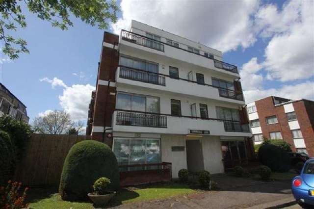  Image of 3 bedroom Flat for sale in Sunningdale Lodge Stonegrove Canons Park Edgware HA8 at Sunningdale Lodge  Edgware, HA8 7SY