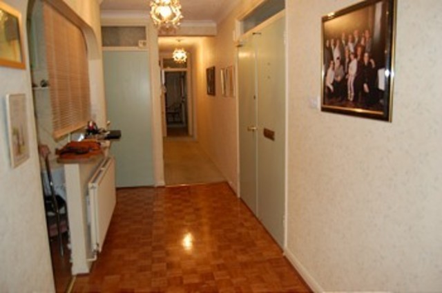  Image of 3 bedroom Ground Flat for sale in Sunningdale Lodge Stonegrove Canons Park Edgware HA8 at Sunninghdale Lodge Stonegrove Edgware, HA8 7SY