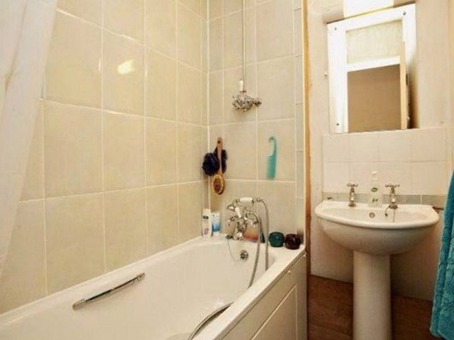  Image of 1 bedroom Flat to rent in Giraud Street London E14 at TALBOT HOUSE ESTATE ROAD POPLAR, E14 6EB