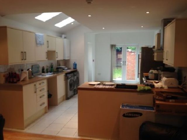  Image of 6 bedroom House Share to rent in Teignmouth Road Selly Oak Birmingham B29 at Selly Oak West Midlands Selly Oak, B29 7AY