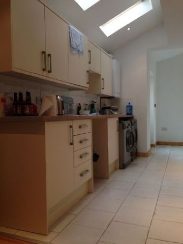  Image of 6 bedroom House Share to rent in Teignmouth Road Selly Oak Birmingham B29 at Selly Oak West Midlands Selly Oak, B29 7AY