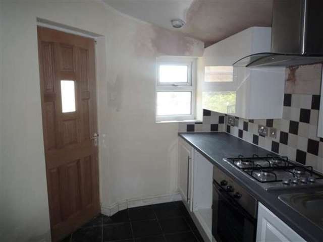  Image of 2 bedroom Bungalow to rent in Blackmoorfoot Road Crosland Moor Huddersfield HD4 at Milnsbridge, HD4 5BQ