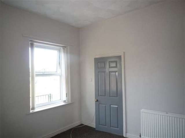  Image of 2 bedroom Bungalow to rent in Blackmoorfoot Road Crosland Moor Huddersfield HD4 at Milnsbridge, HD4 5BQ