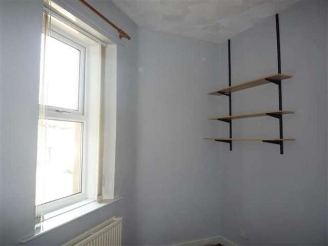  Image of 2 bedroom Bungalow to rent in Blackmoorfoot Road Crosland Moor Huddersfield HD4 at Milnsbridge, HD4 5BQ