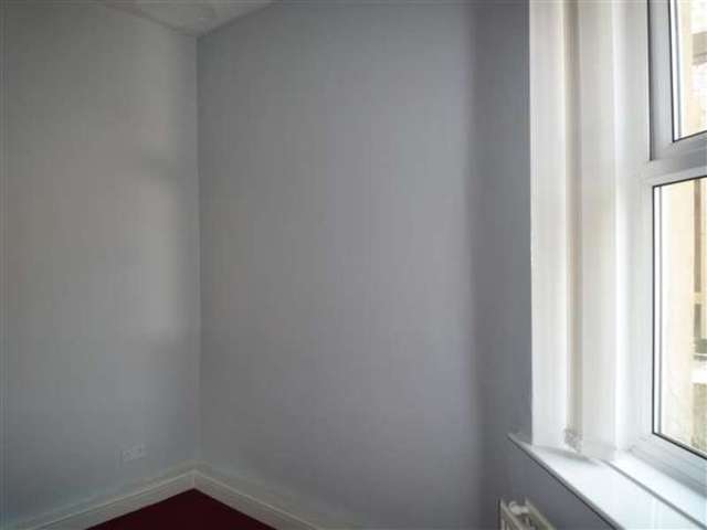  Image of 2 bedroom Bungalow to rent in Blackmoorfoot Road Crosland Moor Huddersfield HD4 at Milnsbridge, HD4 5BQ