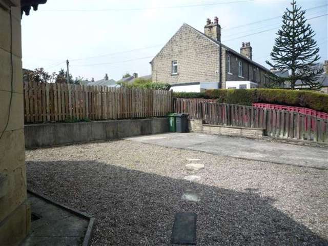  Image of 2 bedroom Bungalow to rent in Blackmoorfoot Road Crosland Moor Huddersfield HD4 at Milnsbridge, HD4 5BQ