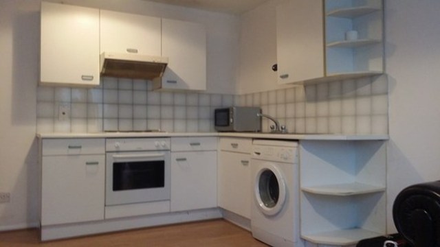  Image of Ground Flat to rent in Tollgate Road London E6 at TOLLGATE ROAD  BECTON, E6 5JY