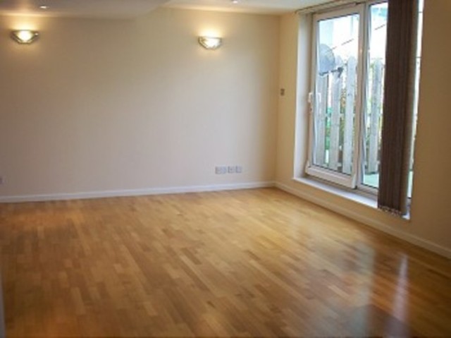  Image of 3 bedroom Flat to rent in Sydney Road Enfield EN2 at Tower Point Sydney Road Enfield, EN2 6SZ