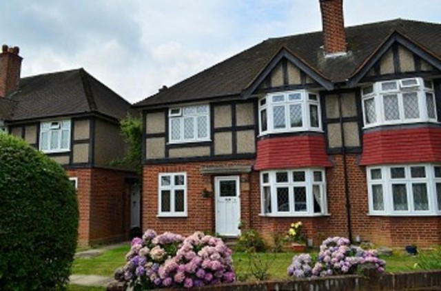  Image of 2 bedroom Maisonette to rent in Tregenna Close Chase Road London N14 at Tregenna Close Oakwood London, N14 4RD