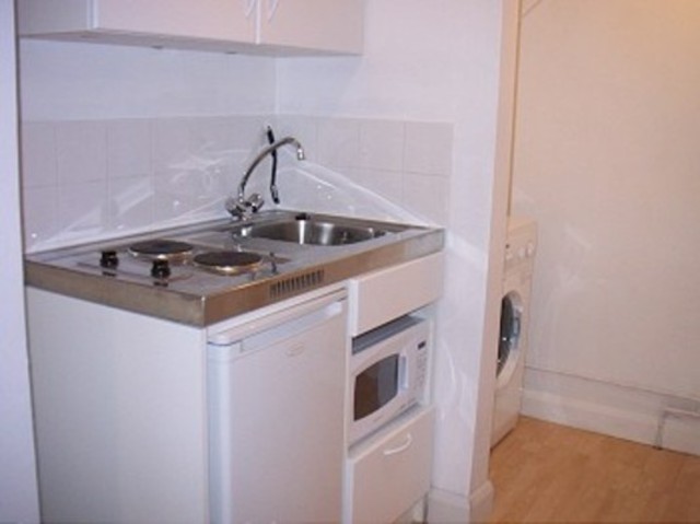  Image of Flat to rent in Avenue Road London N14 at Trent Gardens  Southgate, N14 4DA