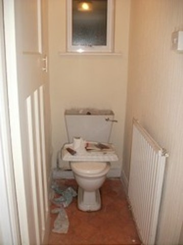  Image of 2 bedroom Flat to rent in Tudor Parade High Road Chadwell Heath Romford RM6 at Tudor Parade Chadwell Heath Essex, RM6 6PS