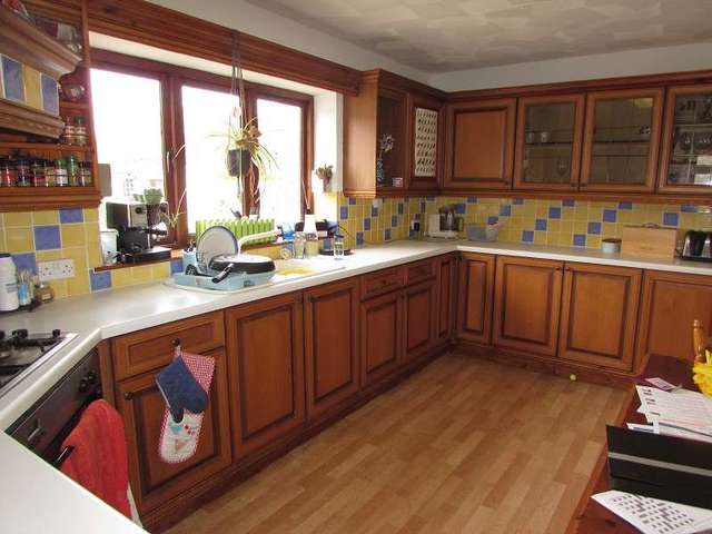  Image of 5 bedroom Detached house for sale in Heol Dewi Brynna Pontyclun CF72 at Heol Dewi  Pontyclun, CF72 9SQ