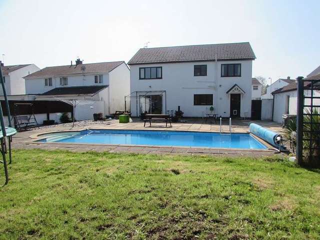  Image of 5 bedroom Detached house for sale in Heol Dewi Brynna Pontyclun CF72 at Heol Dewi  Pontyclun, CF72 9SQ