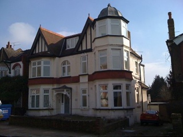  Image of Studio flat to rent in Ulleswater Road London N14 at Ullesweater Road  Southgate, N14 7BS