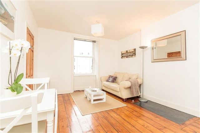  Image of 1 bedroom Flat to rent in Union Place Edinburgh EH1 at New Town Edinburgh Edinburgh, EH1 3NQ