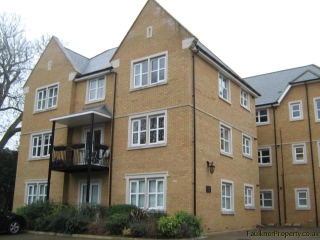  Image of 2 bedroom Apartment to rent in Waglands Garden Buckingham MK18 at Buckingham, MK18 1EA
