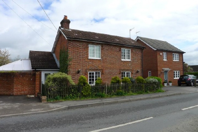  Image of 3 bedroom Cottage to rent in Forest Road Waltham Chase Southampton SO32 at Forest Road Waltham Chase Hampshire, SO32 2LA