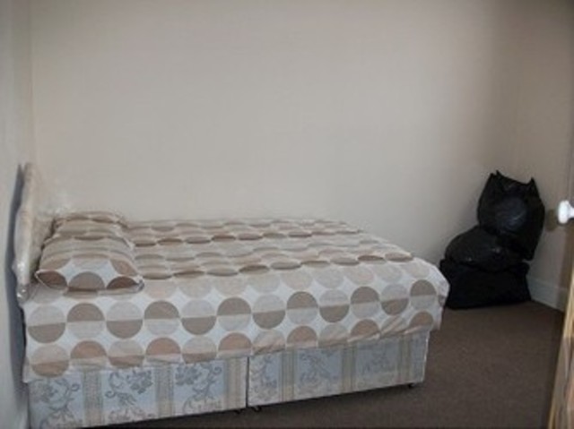  Image of 3 bedroom Terraced house to rent in Wanstead Park Road Cranbrook Ilford IG1 at Wanstead Park Road  ilford, IG1 3TR