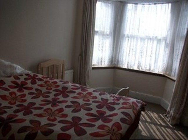 Image of 3 bedroom Terraced house to rent in Wanstead Park Road Cranbrook Ilford IG1 at Wanstead Park Road  ilford, IG1 3TR