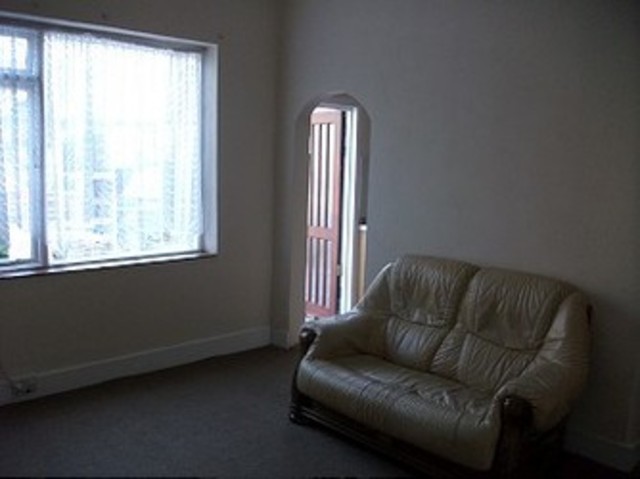  Image of 3 bedroom Terraced house to rent in Wanstead Park Road Cranbrook Ilford IG1 at Wanstead Park Road  ilford, IG1 3TR