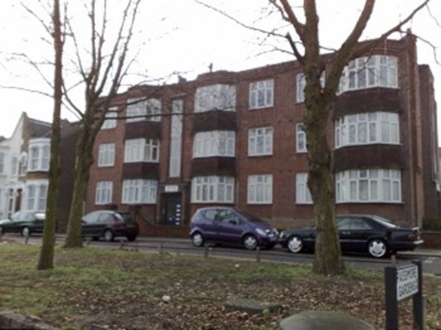 Image of 2 bedroom Flat to rent in Bounds Green Road London N11 at Warick Court Bounds Green Road Bounds Green, N11 2EB