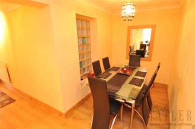  Image of 2 bedroom Flat to rent in Warren Drive Wallasey CH45 at Wallasey Wirral New Brighton, CH45 0JS