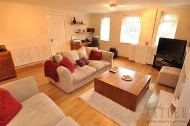  Image of 2 bedroom Flat to rent in Warren Drive Wallasey CH45 at Wallasey Wirral New Brighton, CH45 0JS
