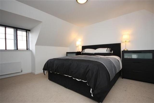  Image of 3 bedroom Town House to rent in Waterway Terrace East Kilbride Glasgow G74 at East Kilbride South Lanarkshire South Lanarkshire, G74 3ZF
