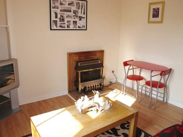  Image of 2 bedroom Flat to rent in Watson Crescent Edinburgh EH11 at Polwarth Edinburgh Edinburgh, EH11 1HB
