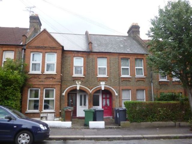  Image of 2 bedroom Flat to rent in Wetherden Street London E17 at Weatherden Street  Walthamstow, E17 8EH