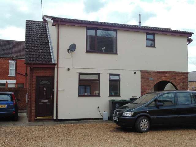  Image of 2 bedroom Maisonette to rent in Westfield Avenue Higham Ferrers Rushden NN10 at Higham Northamptonshire Higham Ferrers, NN10 8AX
