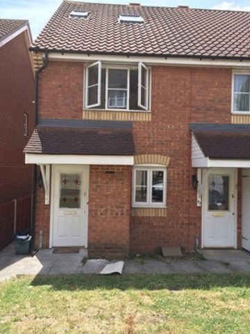  Image of 4 bedroom Terraced house to rent in Westfield Gardens Chadwell Heath Romford RM6 at WESTFIELD GARDENS  CHADWELL HEATH, RM6 4BY