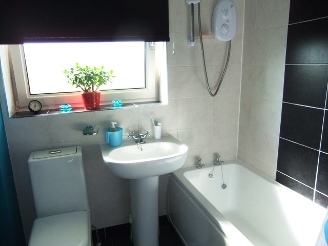  Image of 3 bedroom Semi-Detached house to rent in Westfield Grove Crossgates Cowdenbeath KY4 at Cowdenbeath Fife Fife, KY4 8BY