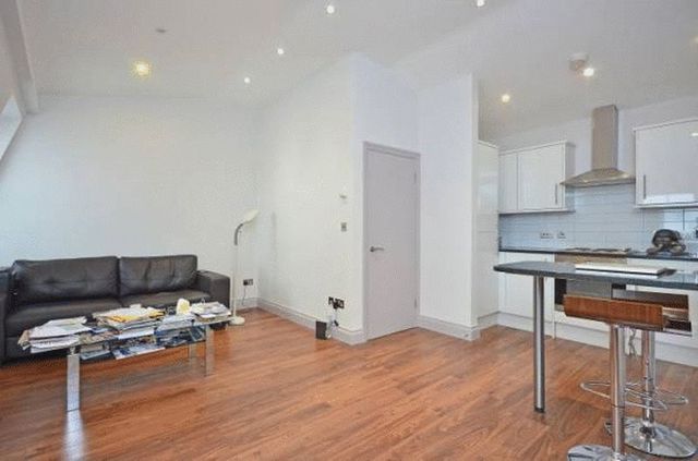  Image of 1 bedroom Flat to rent in Weymouth Mews London W1G at Weymouth Mews Marylebone Great Portland Street, W1G 7DX