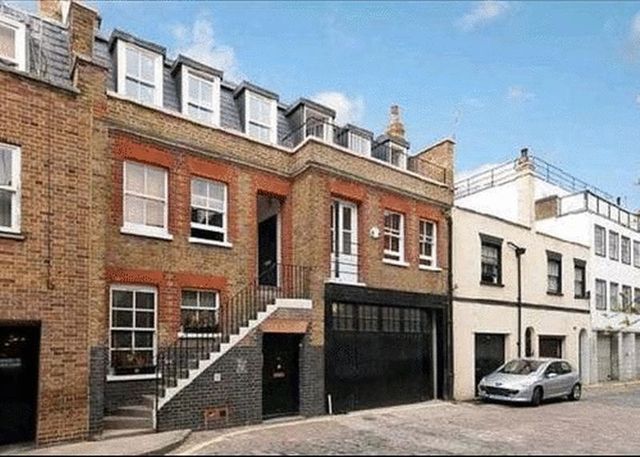  Image of 1 bedroom Flat to rent in Weymouth Mews London W1G at Weymouth Mews Marylebone Great Portland Street, W1G 7DX