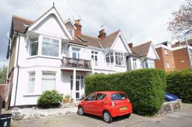  Image of 1 bedroom Flat to rent in Whitefriars Crescent Westcliff-on-Sea SS0 at Whitefriars Crescent  Westcliff-On-Sea, SS0 8EU