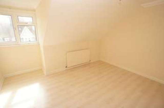  Image of 1 bedroom Flat to rent in Whitefriars Crescent Westcliff-on-Sea SS0 at Whitefriars Crescent  Westcliff-On-Sea, SS0 8EU