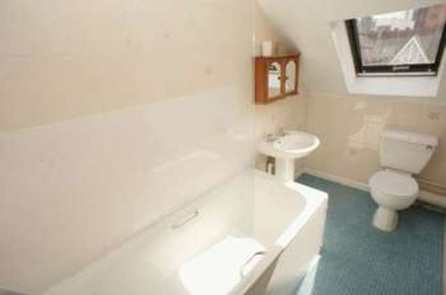  Image of 1 bedroom Flat to rent in Whitefriars Crescent Westcliff-on-Sea SS0 at Whitefriars Crescent  Westcliff-On-Sea, SS0 8EU