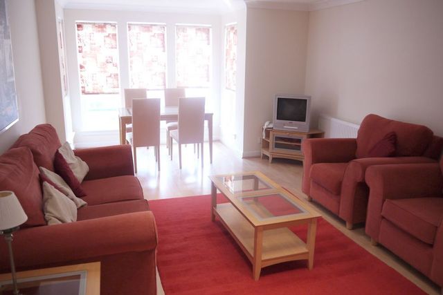  Image of 2 bedroom Flat to rent in Whittingehame Drive Anniesland Glasgow G12 at Hyndland Glasgow Glasgow, G12 0YH