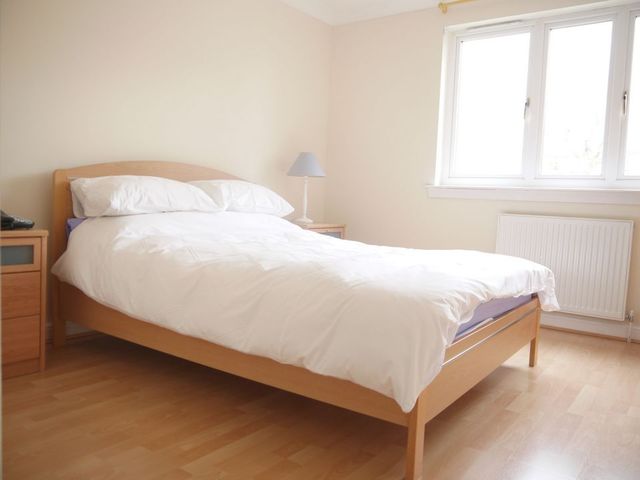  Image of 2 bedroom Flat to rent in Whittingehame Drive Anniesland Glasgow G12 at Hyndland Glasgow Glasgow, G12 0YH