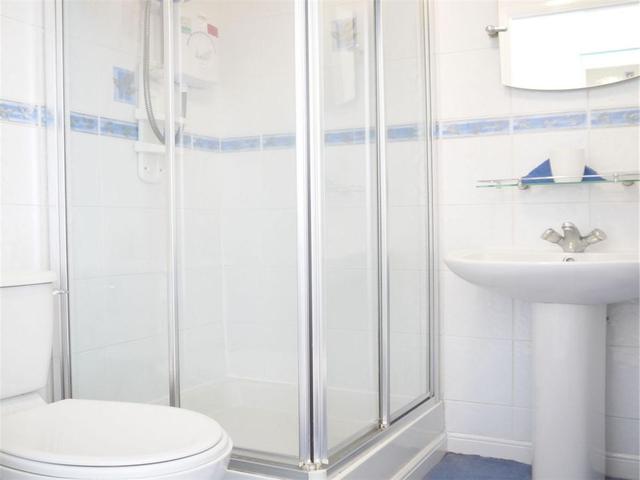  Image of 2 bedroom Flat to rent in Whittingehame Drive Anniesland Glasgow G12 at Hyndland Glasgow Glasgow, G12 0YH